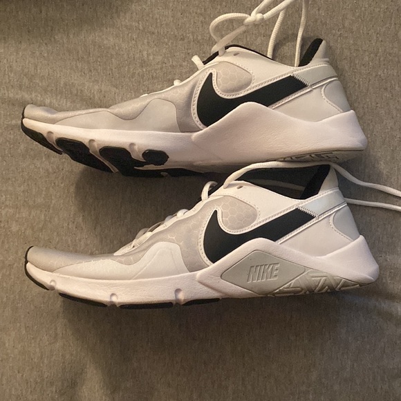 Nike trainers - Picture 2 of 4